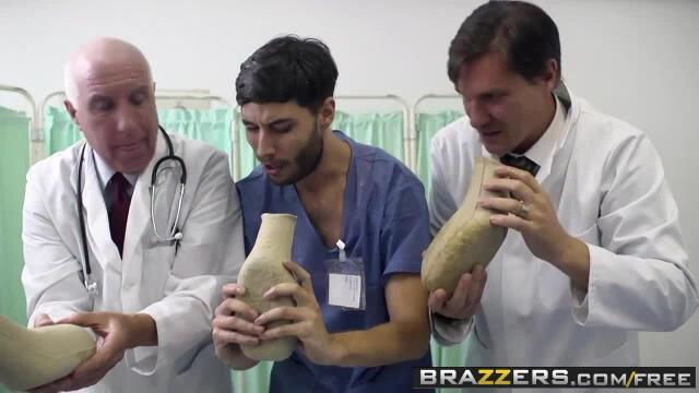 Brazzers - Francesco Giotto et Leona Leone - Le squirt parfait - XXX Expo 2018